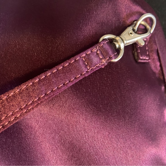 Pretty vintage vibe satin clutch with wristlet - Picture 4 of 4